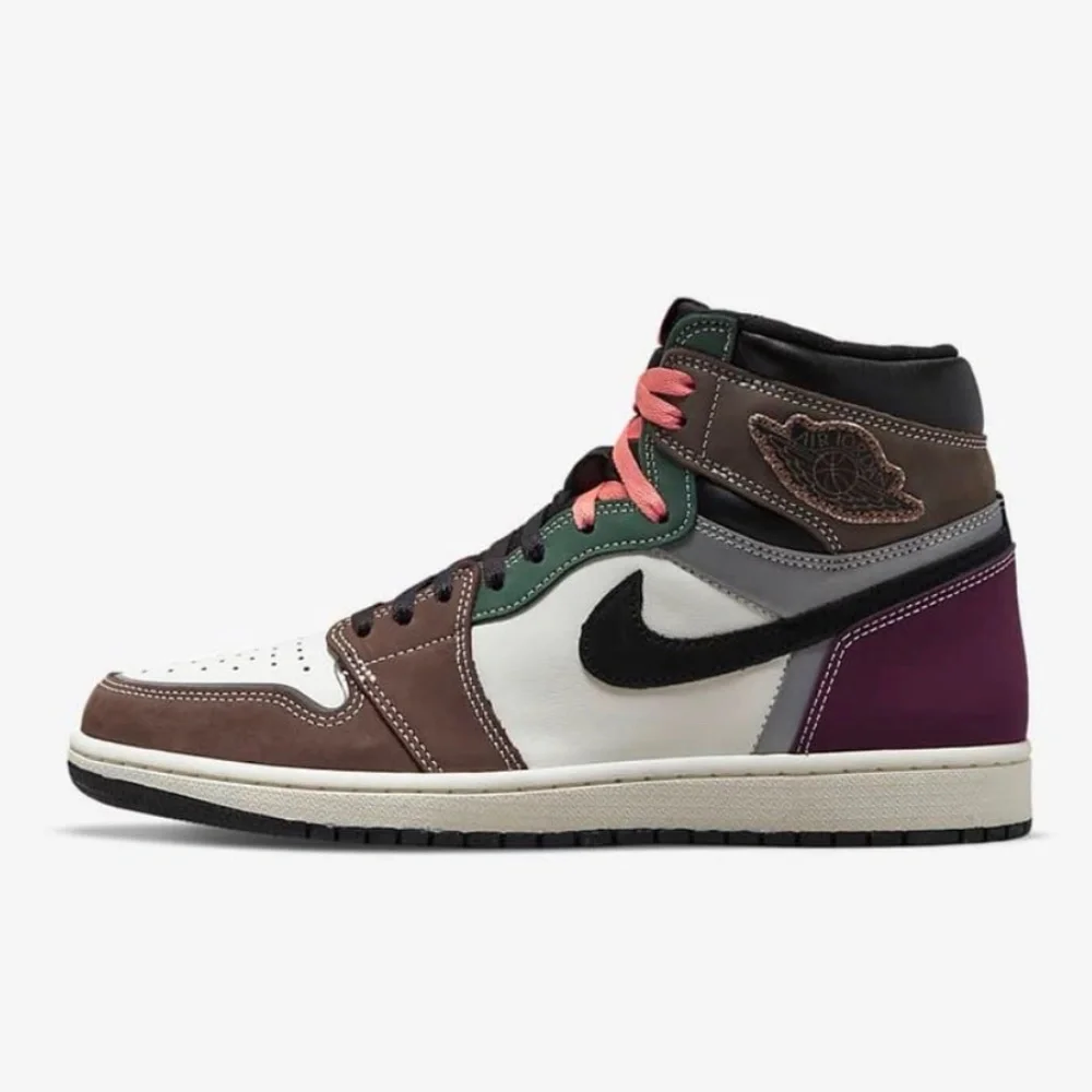 The Air Jordan 1 Retro High OG - Picture 4 of 6